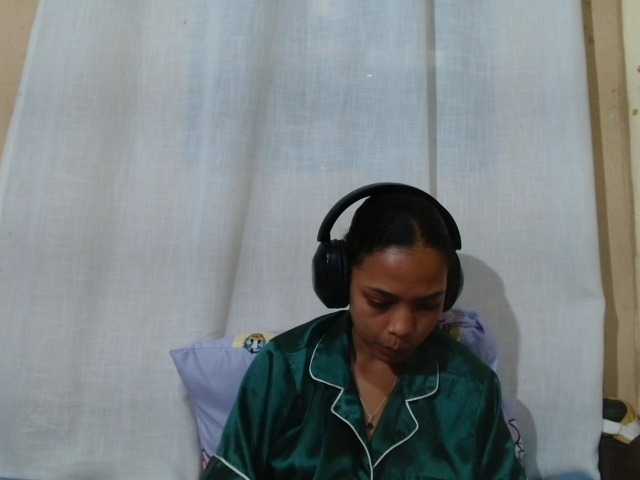Rayelebang live cam on BongaCams