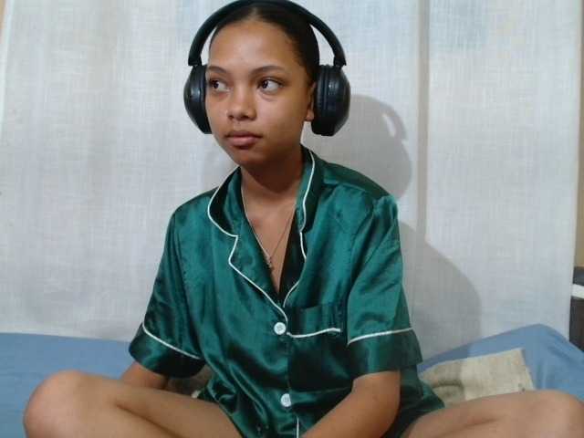 Rayelebang live cam on BongaCams