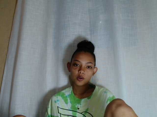 Rayelebang live cam on BongaCams