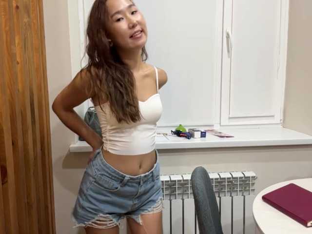 Naomi33 live cam on BongaCams