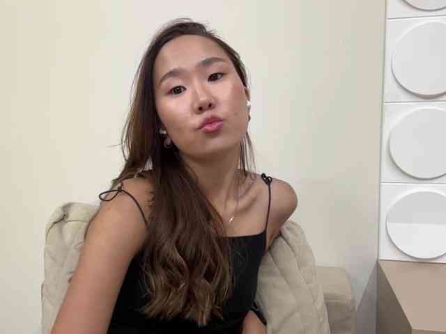 Naomi33