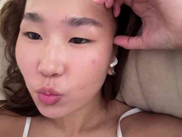 naomi33's live room