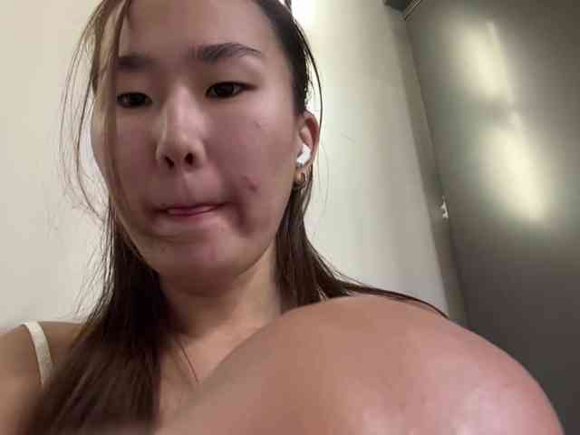 Naomi33 Naomi33
