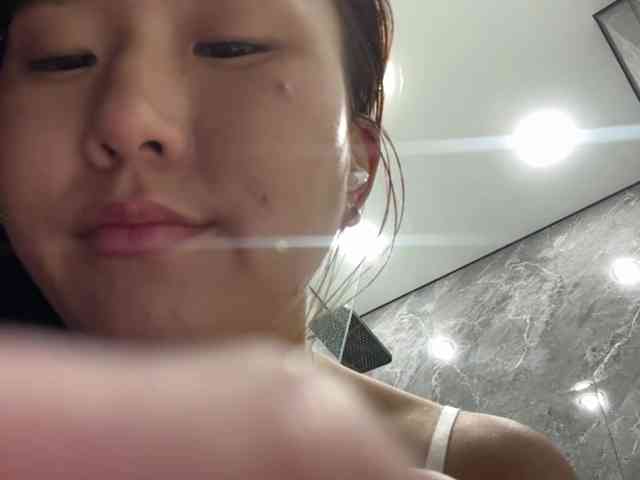 Naomi33 webcam