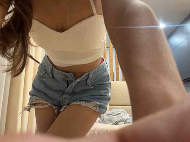 Naomi33 webcam