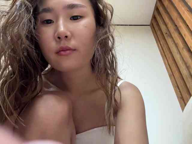 Naomi33 webcam