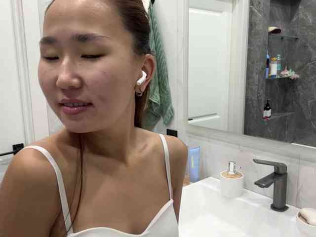 Naomi33 Naomi33