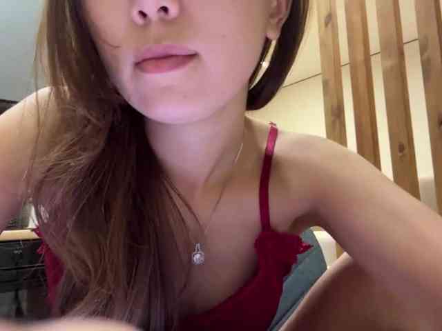 Naomi33 webcam