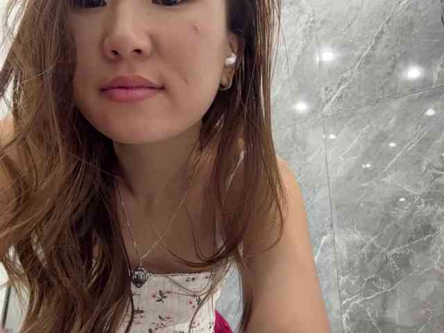 Naomi33