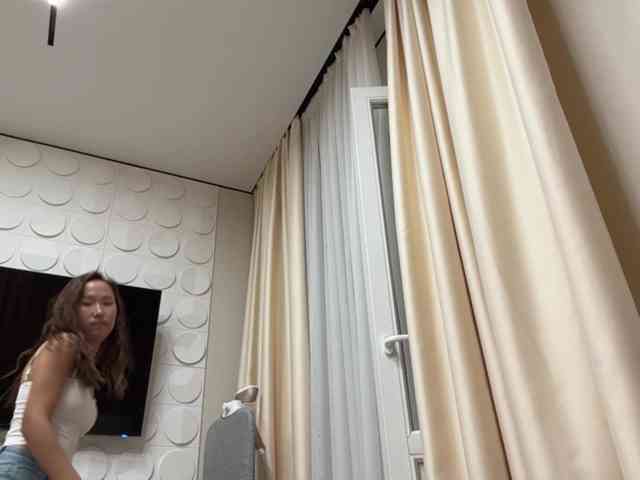 Naomi33 webcam