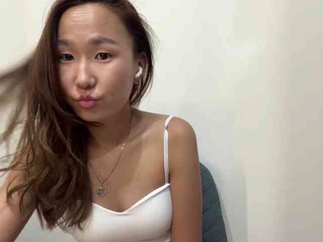 Model: Naomi33
