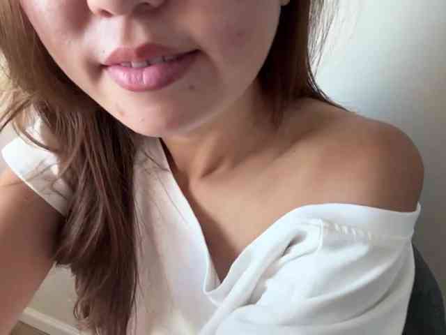 Model: Naomi33