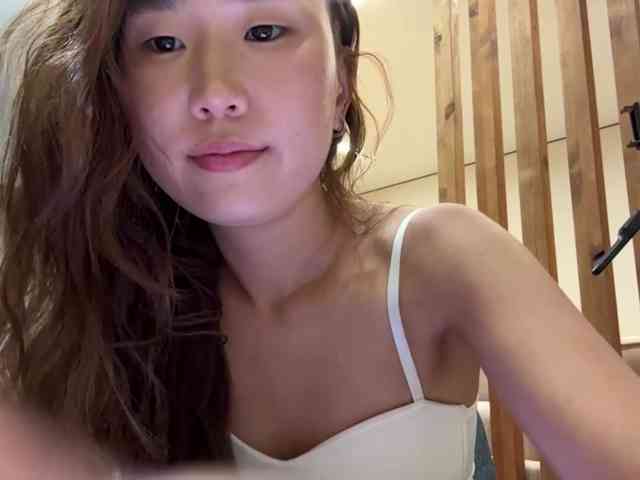 Naomi33 webcam