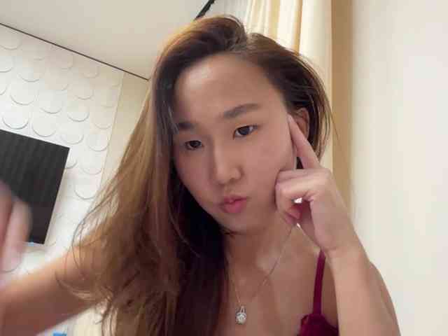 Naomi33 webcam