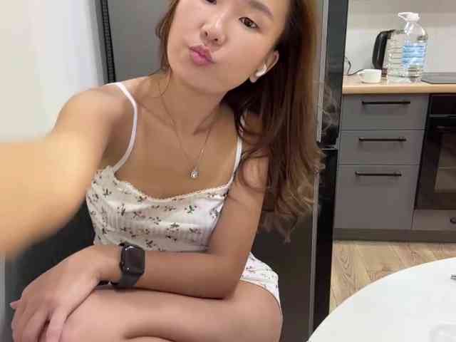 Naomi33