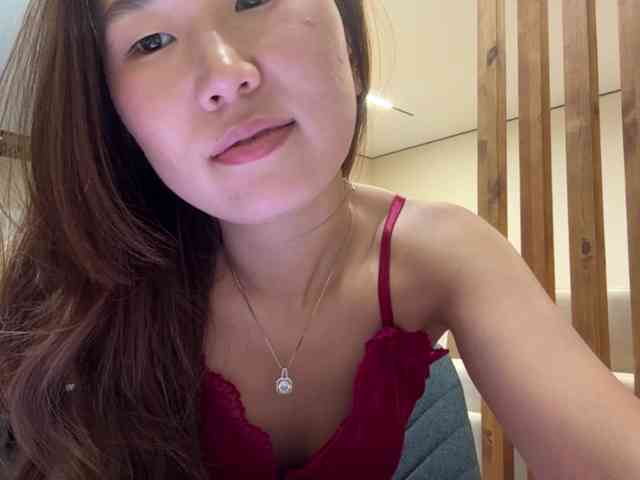 Model: Naomi33