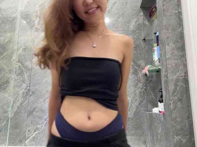 Naomi33 webcam