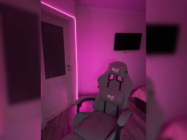 le modèle CrisKissa est en webcam porno dans un show sur le site bongacams, il possède les tags suivants: White/Caucasian,Blonde,Shaved