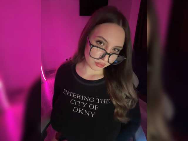 le modèle CrisKissa est en webcam porno dans un show sur le site bongacams, il possède les tags suivants: White/Caucasian,Blonde,Shaved