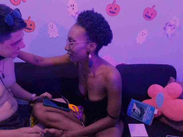 Fiammetta-whitepanter's cam show statistics and live stream