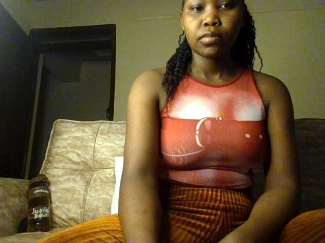 Iyannaamor live cam on BongaCams