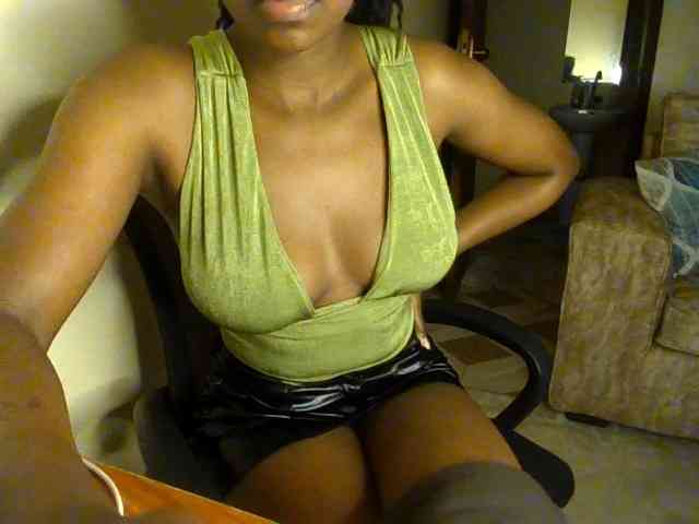 Iyannaamor webcam