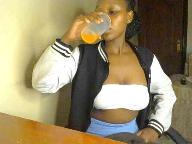 Iyannaamor webcam