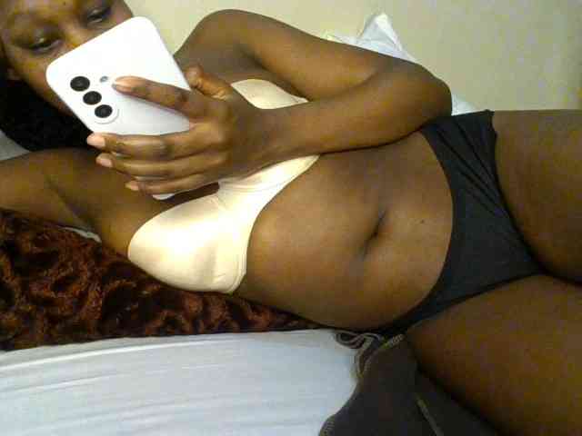 Iyannaamor webcam
