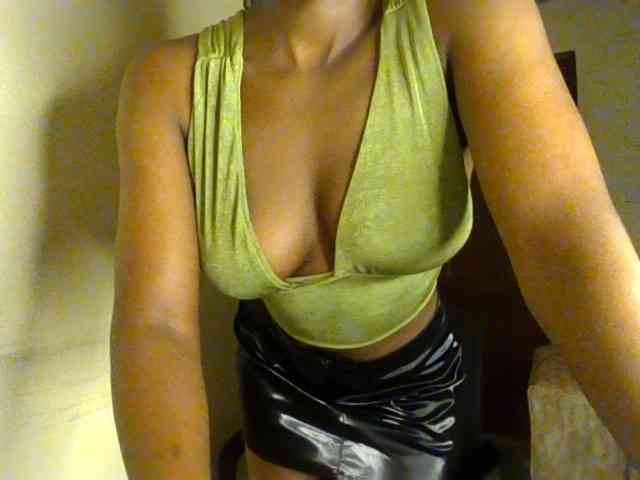 Iyannaamor webcam