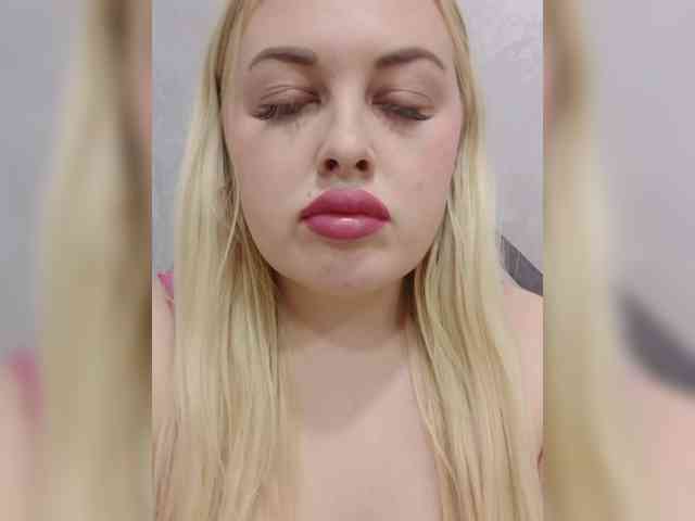 SexiBlondi webcam
