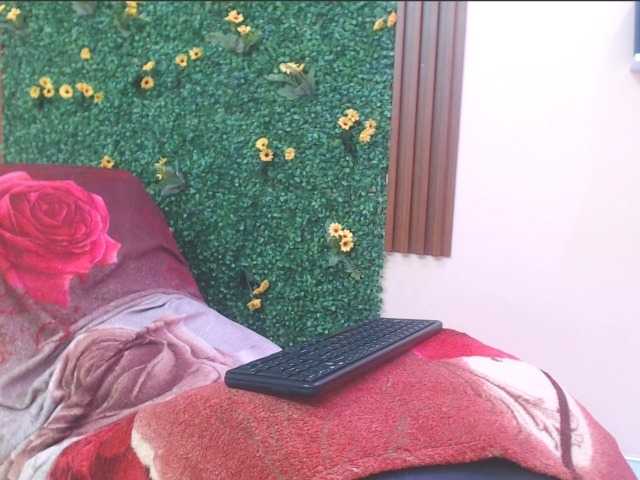 corafuego18 live cam on BongaCams
