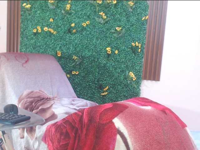 corafuego18, en directo ahora en BongaCams
