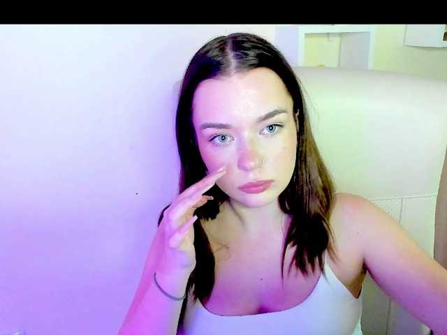 le modèle KiaraTease est en webcam porno dans un show sur le site bongacams, il possède les tags suivants: White/Caucasian,Brunette,Trimmed