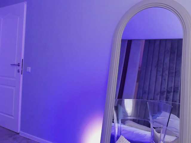EvyeBee live cam on BongaCams