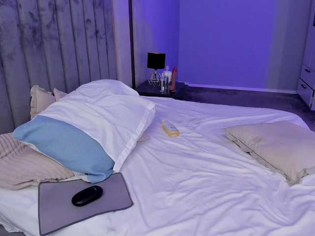 EvyeBee live cam on BongaCams