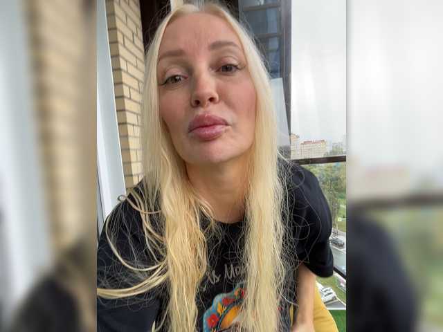 Lolahloya live cam preview