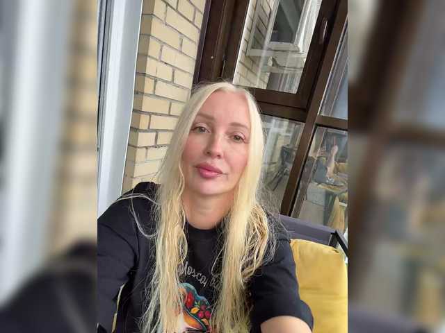 Lolahloya live cam preview