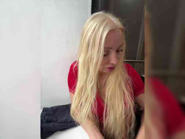 Lolahloya webcam
