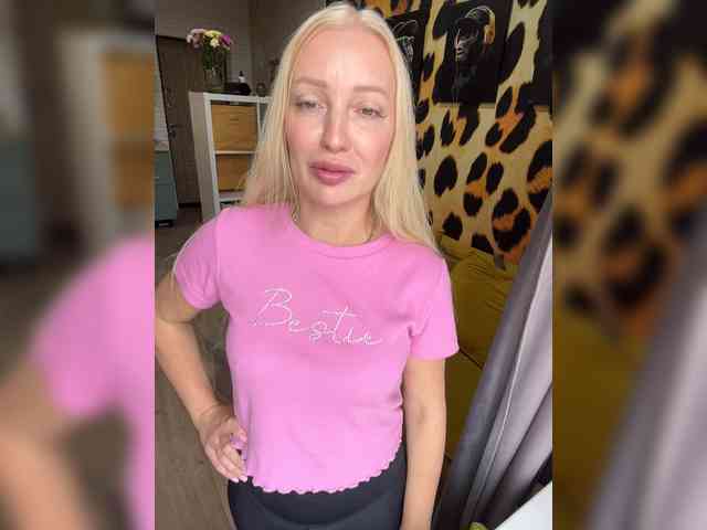 Lava03 live female cam on bongacams