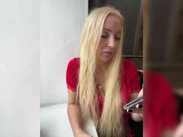 Lolahloya webcam