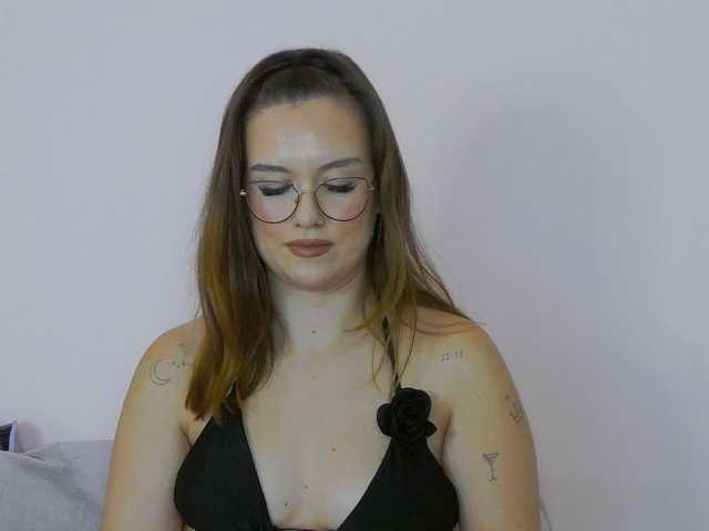 ErikaPinky live cam on BongaCams