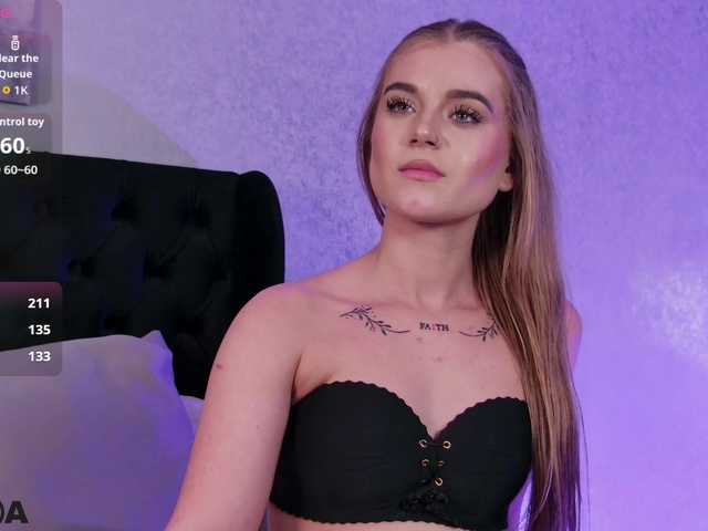 MiaBlue live cam on BongaCams