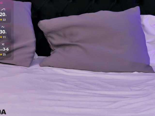 MiaBlue live cam on BongaCams