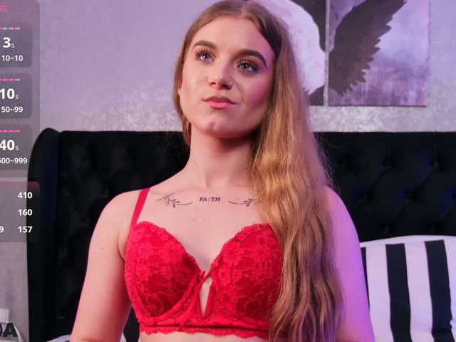 MiaBlue live cam on BongaCams