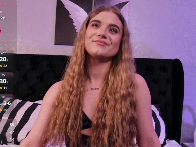 MiaBlue live cam on BongaCams
