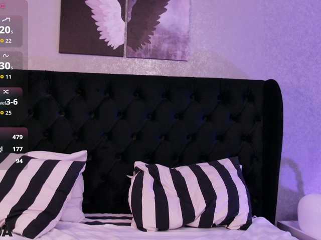 MiaBlue live cam on BongaCams