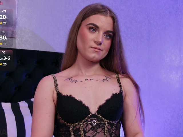 MiaBlue live cam on BongaCams