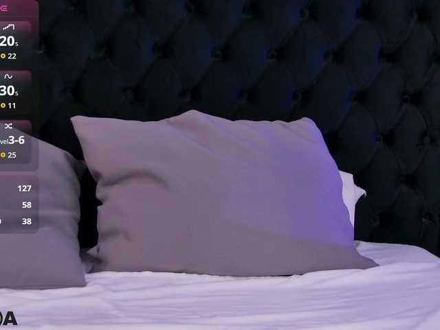 MiaBlue live cam on BongaCams