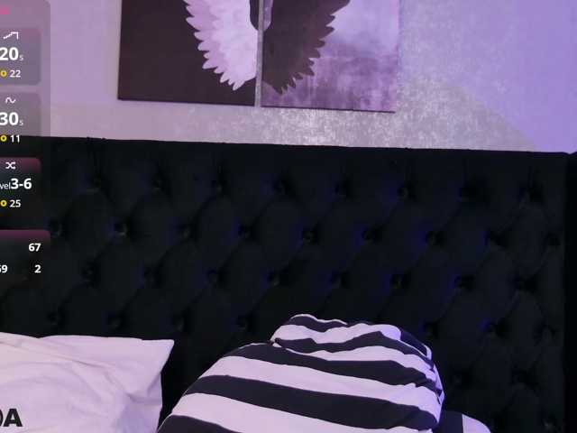 MiaBlue live cam on BongaCams