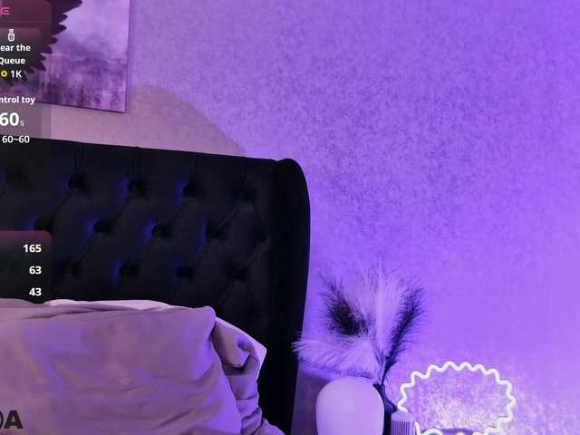 MiaBlue live cam on BongaCams
